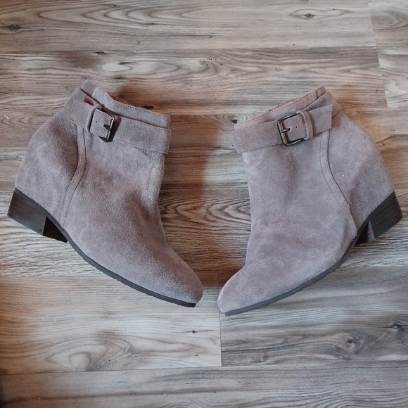 Gentle Souls Birdie Gray Suede Bootie 7.5 - Picture 1 of 4